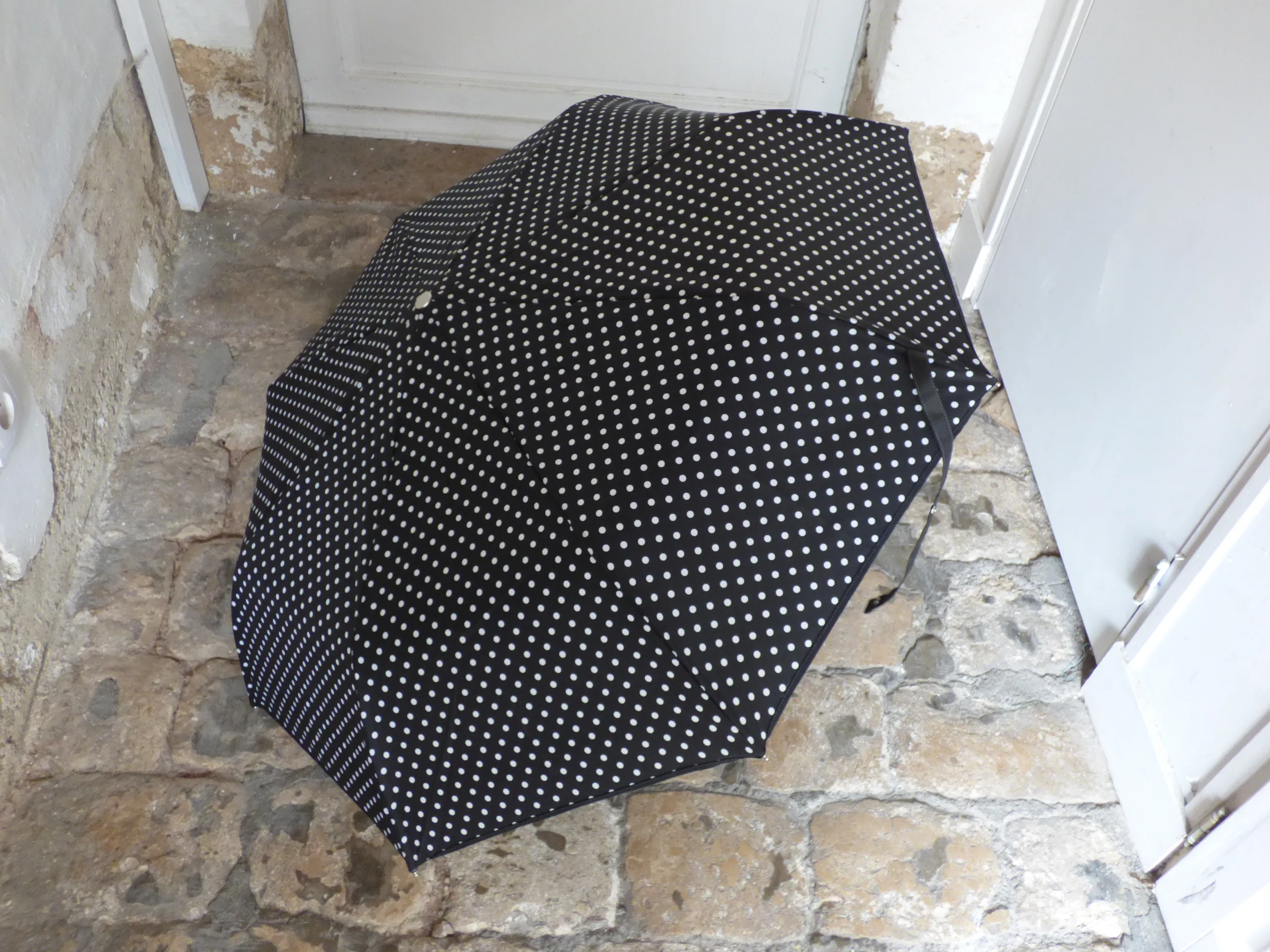 Black Whites spots