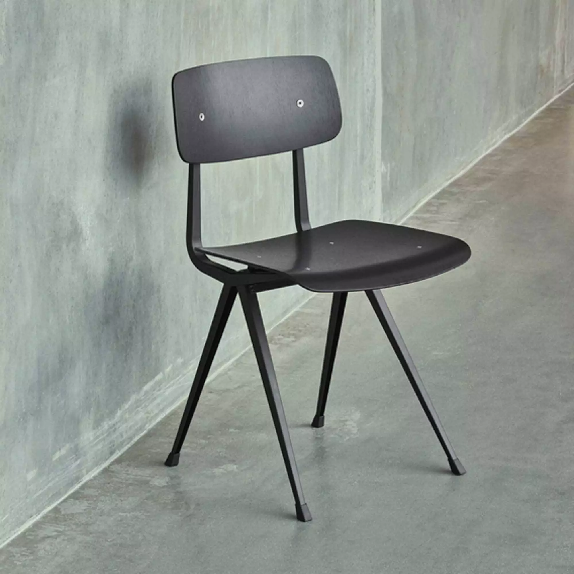 Chaise en bois RESULT / Pieds Noirs / Hay
