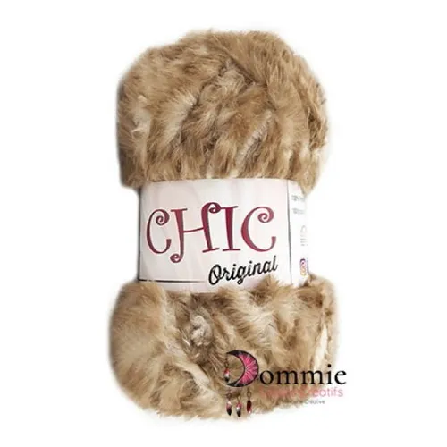 Chic faux fur coat with 16 white beige collar