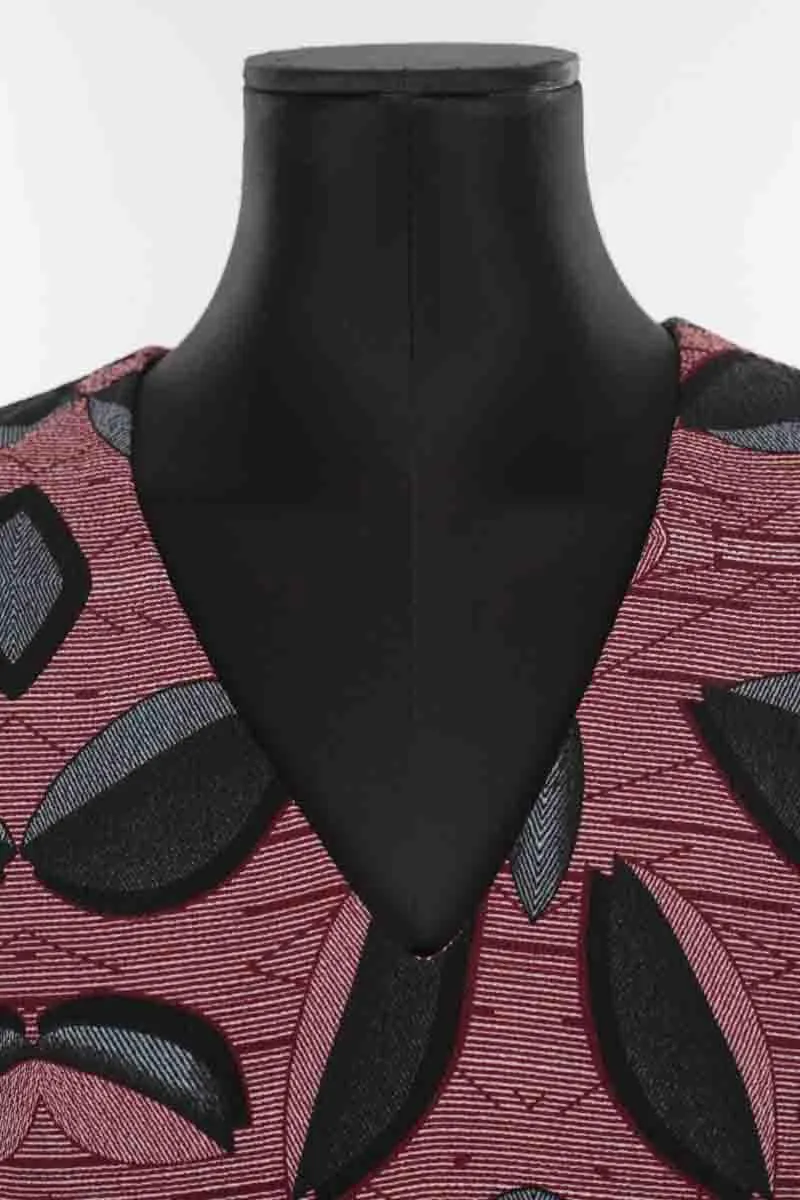 Robe bordeaux  Essentiel Antwerp bordeaux. Matière principale polyester. Taille 36