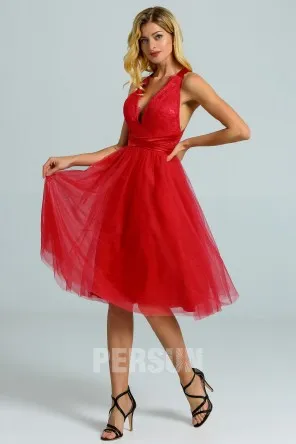 Robe de soirée courte rouge encolure V en dentelle à dos nu avec bretelles croisées